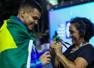 Governo do Amazonas envia professora Margareth Bahia para acompanhar Pedro Nunes em Paris 2024