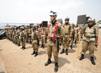Governador Wilson Lima reforça combate às queimadas com envio de 200 bombeiros para o interior e entrega de viaturas
