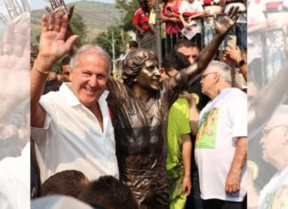 Zico ganha estátua em Quintino, bairro onde nasceu e foi criado