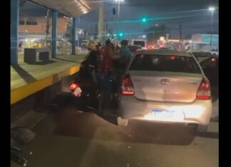 Motorista é linchado por motoqueiros ao tentar fugir após atropelar entregador em Manaus