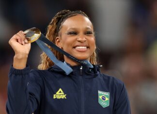 Brasileira Rebeca Andrade é ouro no solo da ginástica
