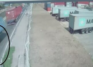 Veja o momento em que carreta tomba e esmaga motorista em Manaus