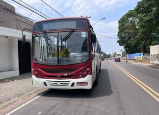 Com ônibus sucateados, transporte público atormenta passageiros em Manaus