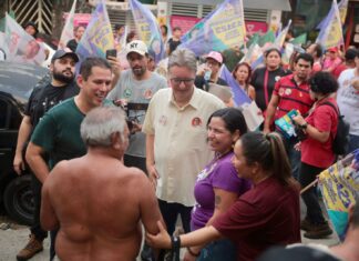 No Coroado, Marcelo faz caminhada e diz que saúde é prioridade