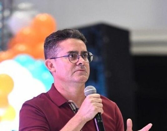 Sem força política: evento de David Almeida em Manaus flopou e virou símbolo de rejeição