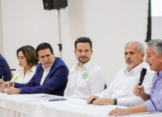 Alberto Neto e Maria do Carmo recebem profissionais da construção civil: ‘Manaus precisa ser desburocratizada