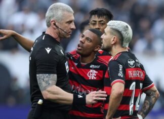 Corinthians alega que Flamengo presenteou o árbitro Daronco