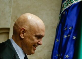 Ministro Moraes nega devolução de celular de padre envolvido em esquema golpista