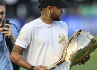 Retorno de Neymar ao Santos está mais próximo, afirma colunista