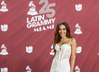 Anitta brilha no palco, mas sai sem troféus do Grammy Latino