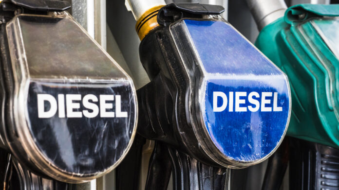bomba-combustivel-mangueira-abastecer-diesel-posto