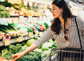 Brasileiros acham que preços nos supermercados pioraram no governo Lula, diz pesquisa