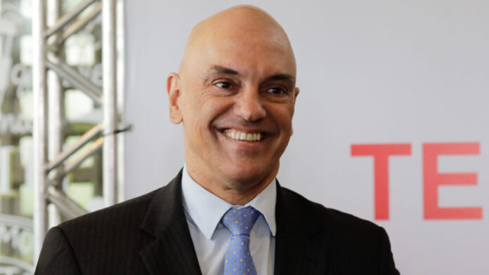 AlexandreDeMoraes-Votacao-Eleicoes2022-Fila-Eleitores-LocalDeVotacao-Lixo-02.out2022