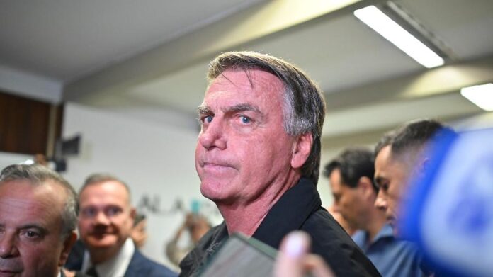 ex-presidente-jair-bolsonaro-fala-com-a-imprensa-apos-almoco-com-lideres-do-pl-no-senado-1739967205010_v2_900x506