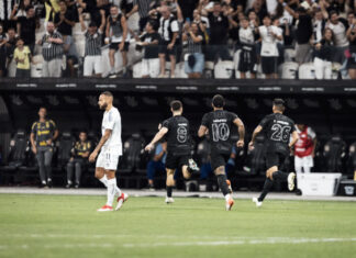 Com gol de Garro, Corinthians derrota o Santos e avança para a final