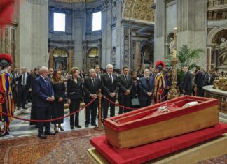 Viagem de Lula ao Vaticano reúne a cúpula política e é rotulada por internautas como “nata da corrupção brasileira”