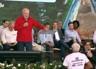 Durante evento, policial ferroviário confronta Lula sobre compromisso não cumprido
