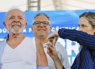 Presidente tem ferimentos leves no rosto e na mão em aparição pública
