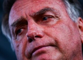 ‘Financial Times’ diz que julgamento de Bolsonaro no STF pode ser ‘arriscado’