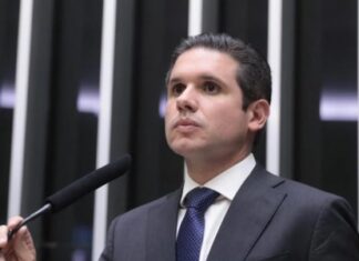 Postagem de Hugo sobre “democracia” é recado ao PL, dizem aliados
