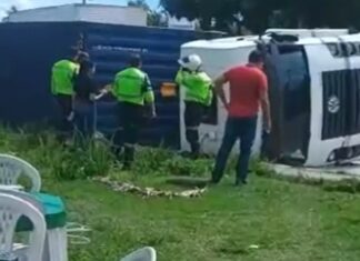Carreta de alumínio tomba na Bola da Gillete, mas sem vítimas em Manaus; veja!