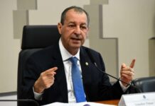 Omar Aziz aponta 14º salário para beneficiados com isenção de Imposto de Renda aprovado no Senado