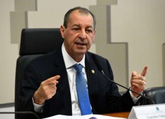 Omar Aziz aponta 14º salário para beneficiados com isenção de Imposto de Renda aprovado no Senado