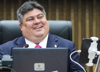 Presidente David Reis anuncia antecipação da primeira parcela do 13º salário dos servidores da CMM