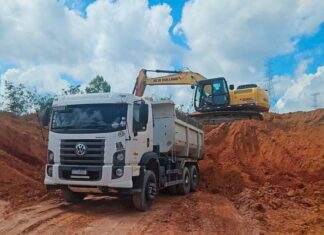 Ipaam aplica multas de R$ 1,5 milhão, embarga área de lixeira clandestina e apreende máquinas em Manaus