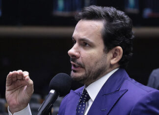 Capitão Alberto Neto cresce na disputa ao Senado pelo Amazonas, aponta pesquisa