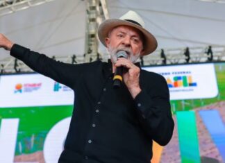 Com labirintite, Lula passa mal, interrompe agenda e busca atendimento médico