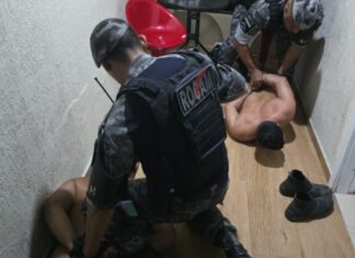 ROCAM prende suspeitos de roubo a barbearia na Constantino Nery durante a madrugada