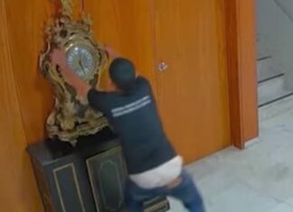Homem que quebrou relógio histórico no 8/1 é solto de presídio sem tornozeleira