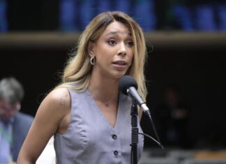 Trans Erika Hilton informa patrimônio de R$ 15,9 mil para eleição de 2026