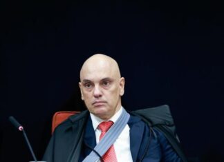 Alexandre de Moraes vota pela condenação de grupo de fake news no STF