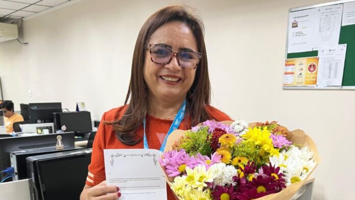 Servidora-Ana-Claudia-Ayres-celebra-40-anos-de-dedicacao-a-Camara-Municipal-de-Manaus