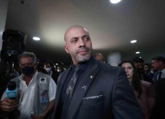 Moraes autoriza ex-deputado Daniel Silveira a fazer cirurgia no joelho