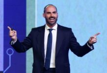 Eduardo Bolsonaro chega próximo ao limite de faltas na Câmara, e PT pede perda do mandato de deputado