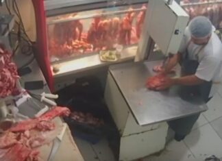 Funcionário de açougue é flagrado por câmeras e preso por furto de carnes em Manaus