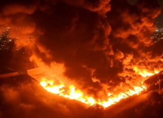 Incêndio atinge Effa Motors e se espalha para Valfilm da Amazônia no Distrito Industrial II