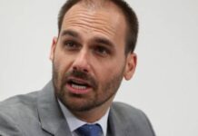 Eduardo Bolsonaro surta e inventa narrativa para encontro Lula/Trump