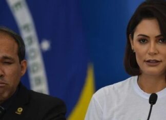 Michelle fala em “humilhações” após determinação de presença policial na casa de Bolsonaro
