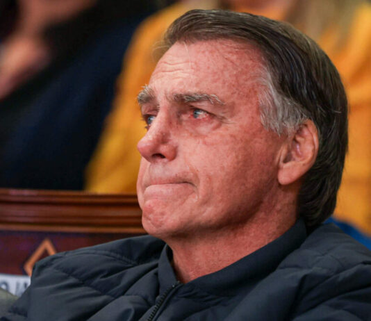 Equipe médica aponta 50 crises de apneia por hora em Bolsonaro antes de procedimento