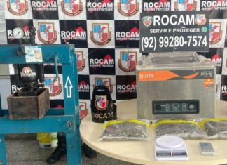 Polícia Militar do Amazonas encontra ponto de preparo de drogas com máquina de embalar e skunk