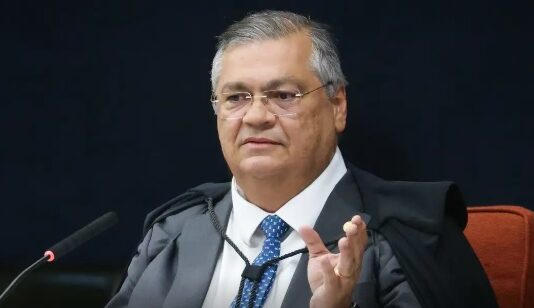 Dino suspende quebra de sigilo de Lulinha: “Direito à intimidade”