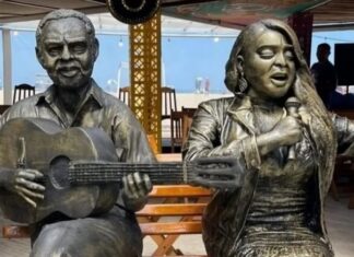 Estátua de Preta Gil é instalada em frente ao Copacabana Palace ao lado da de Gilberto Gil