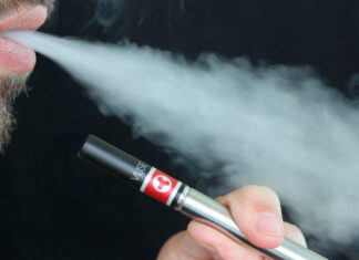 Uso de cigarros eletrônicos entre jovens cresce e preocupa OMS