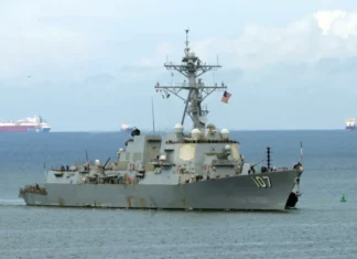 Navio de guerra americano chega a Trinidad e Tobago, ilha a apenas 11 km da Venezuela