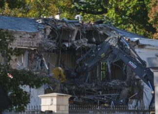Trump derruba parte da Casa Branca para construir novo salão de festas