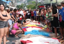 72 corpos são levados por moradores da Penha para praça na Zona Norte do Rio